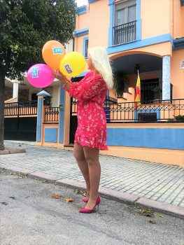 На фото девушка, которая отработала контракт в Испании моделью хостес