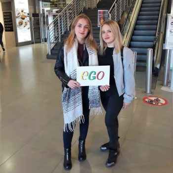 Как девочки работают в испанских клубах на консумации?