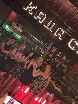 Девушки хостес в ночном клубе Китая