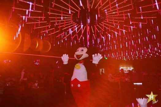 Обстановка в ночном клубе Голливуд