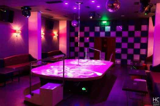 Стрип-бар Dream Girls Bar в Афинах внутри