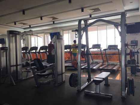 Спорт-зал девушек в Камбодже Rock Entertainment Centre