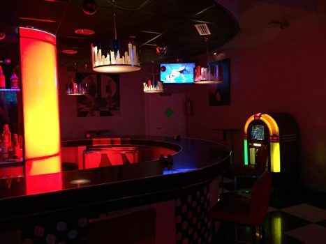 Обстановка бара MANHATTAN изнутри