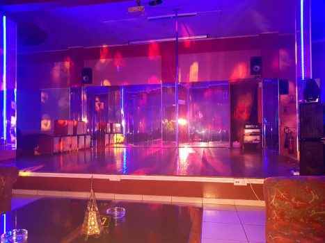 Сцена в баре Hannan в Греции