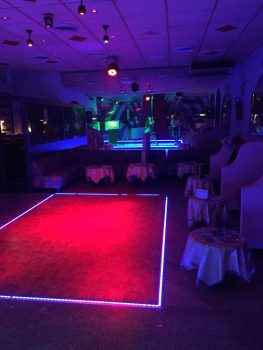 Как выглядит ночной клуб New Beach днем, когда в нем нет посетителей?