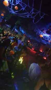 Как выглядит интерьер бара 