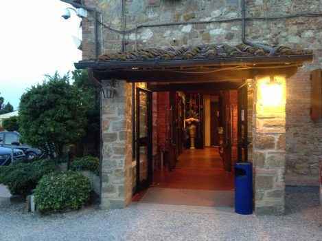 Как выглядит вход в клуб Night Lady Godiva