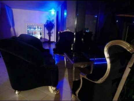 Обстановка клуба в Италии Блжк энд Вайт - изображение заведения изнутри