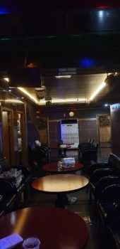 Интерьер общего зала в караоке-баре Мактум в Корее - фото изнутри