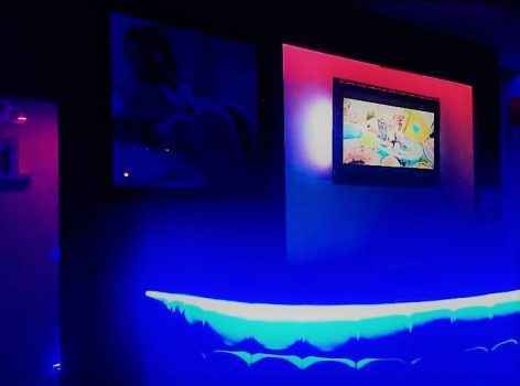 обстановка в клубе Let's go - танцовщицы, которые там работают делают фото, когда в клубе нет посетителей, чтобы показать интерьер заведения