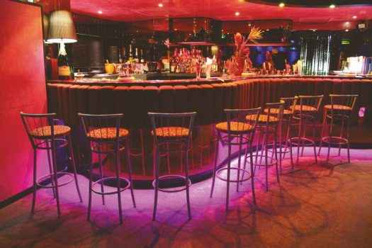 Барная стойка клуба Chatam в Турине