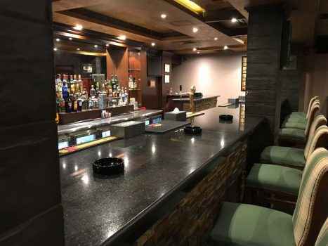 Бар Shanghai в Аммане - барная стойка клуба