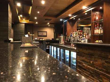 как выглядит бар Shanghai в Аммане?