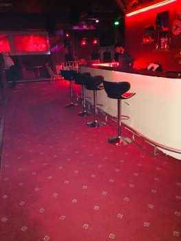 Барная стойка в клубе 