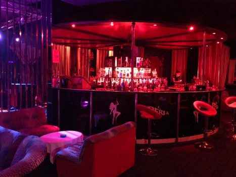 Как выглядит ночной клуб (Лэп Дэнс) Ла Перла изнутри? Остров Сардиния и лучшие заведения города Кальяри - фото-отчет от россиянки, работающей здесь танцовщицей стриптиза