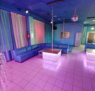 Что интересного в баре Клео в городе Чиная?