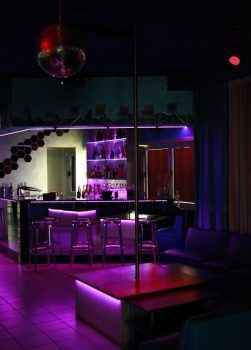 Как выглядит бар Клео в городе Чиная, где девушки работают на консумации?