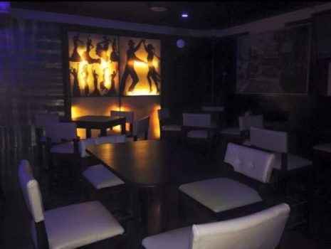 Интересный интерьер ночного клуба Cavalero в центре Аммана в Иордании