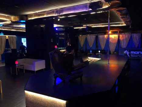 Фото-отчет от танцовщицы, которая работает в клубе Monella Sext Disco в городе Ареццо в Италии