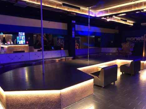 Сцена найта Монелло, город Ареццло - фото-отзыв консуматорши из Италии