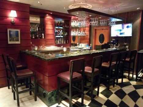 Барная стойка в ночном клубе Candy в Аммане - фото-отзыв из Иордании