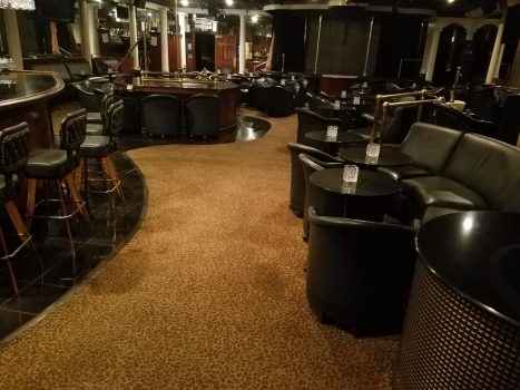 Обстановка клуба Michael's Mens Club в штате Луизиана