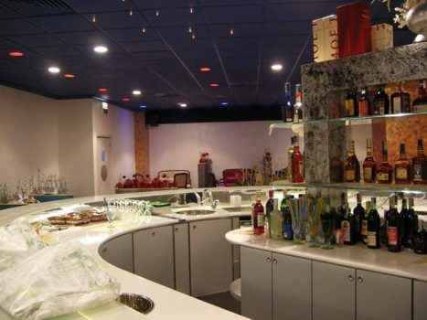 Как выглядит локал elisir в Италии - фото изнутри