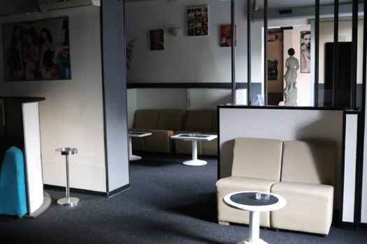 На фотографии изображен ночной клуб Моншери, который расположен в Италии