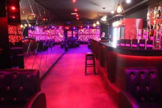 барная стойка ночного клуба 