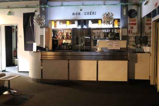 Барная стойка локала Мон Шери, который находится в Монтекатини Терме - фото от девушек хостес