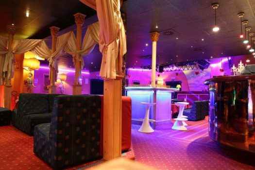 Фото-отчет от консуматорши из Италии, ночной клуб BIMBO'S - что внутри?