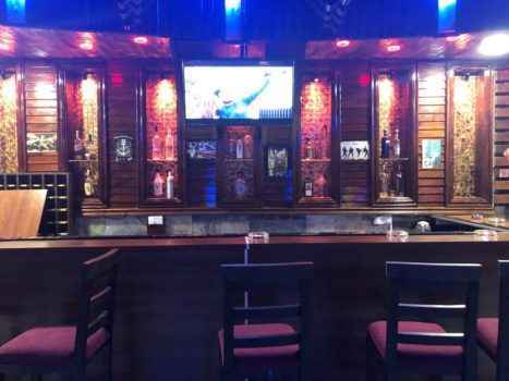 Барная стойка ночного бара Vegas в Аммане