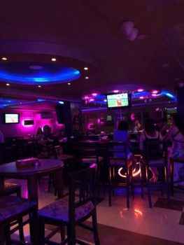 Классная обстановка амманского бара Соло