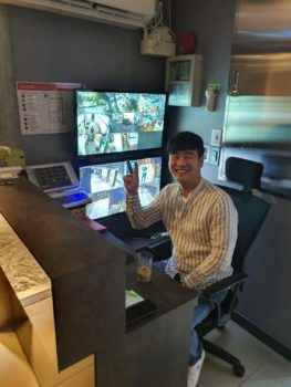 Охрана в караоке-баре Hansol Plaza в Корее