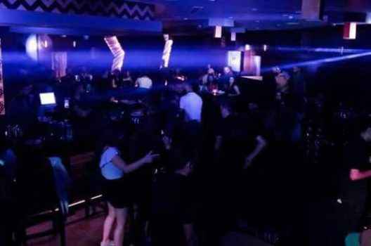 Танцпол в баре Arabella в городе Амман