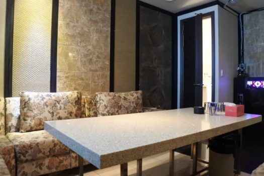 Обстановка караоке бара Бассинг в городе Соннам