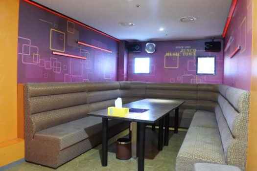 Как внутри выглядит румка караоке клуба Старлинг Сонг Таун