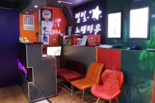 Как выглядит ресепшн караоке Starlight Song Town