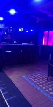 Небольшой уютный бар Акация в Аммане - что внутри